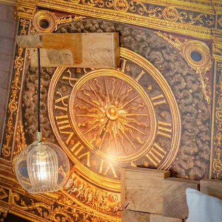 L'escale Du Gros-horloge Parenthese Prestigieuse Au Coeur De Rouen